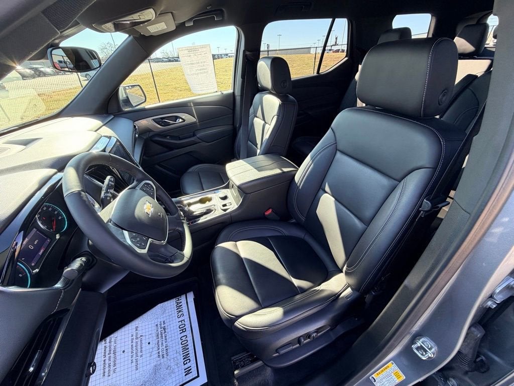 2023 Chevrolet Traverse LT Leather