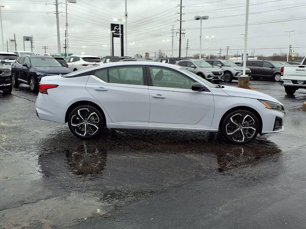 2025 Nissan Altima SR