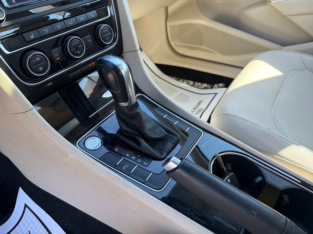 2019 Volkswagen Passat 2.0T SE R-Line