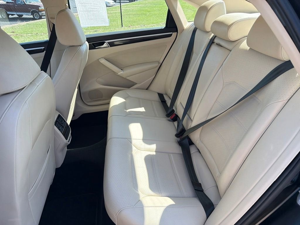 2019 Volkswagen Passat 2.0T SE R-Line