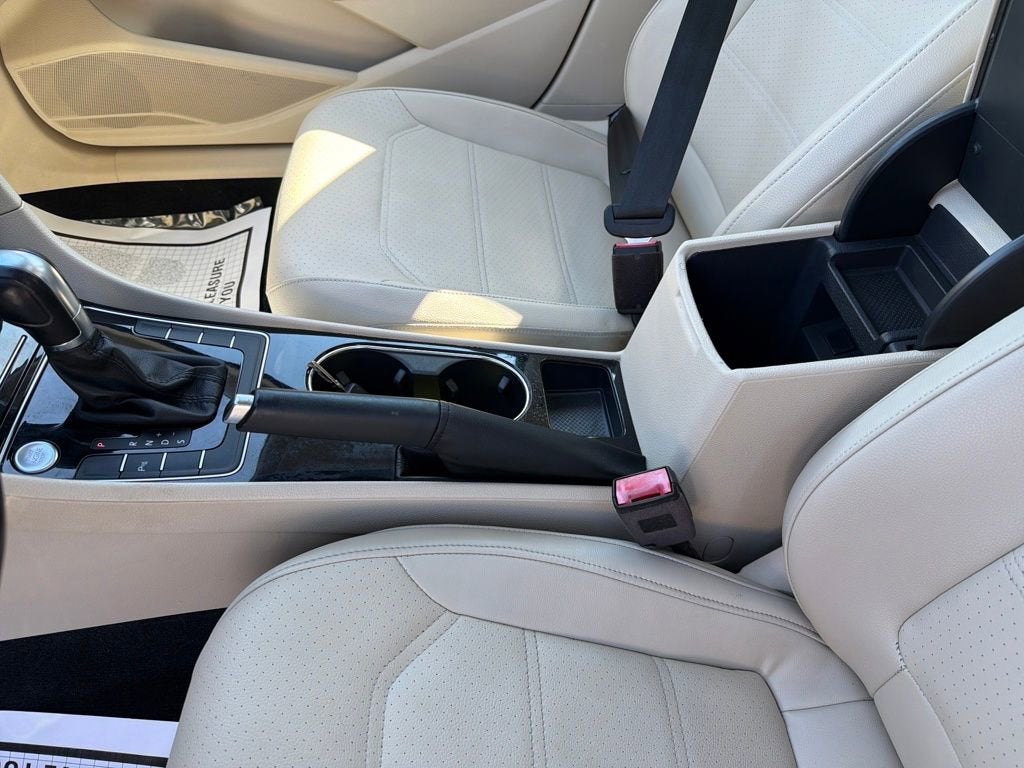 2019 Volkswagen Passat 2.0T SE R-Line