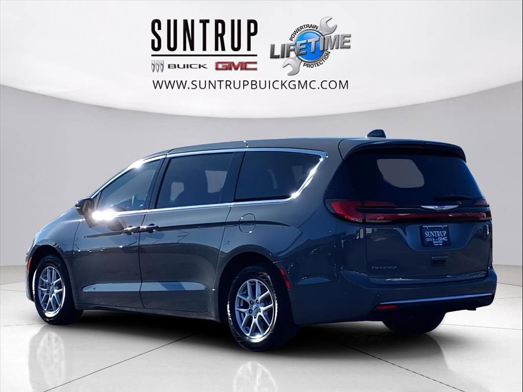 2025 Chrysler Pacifica Select