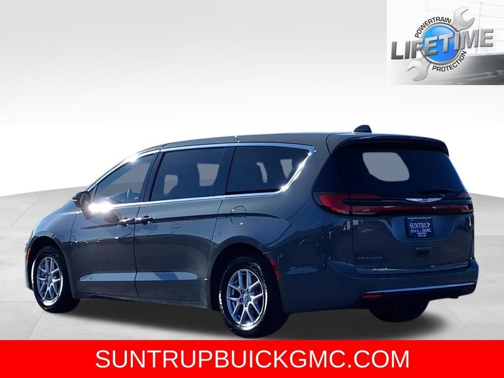 2025 Chrysler Pacifica Select