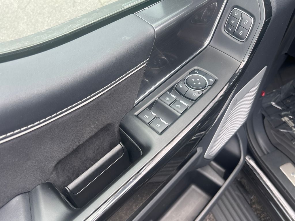 2025 Ford F-150 Lightning Platinum