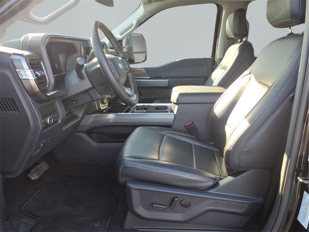 2025 Ford F-350SD Lariat DRW