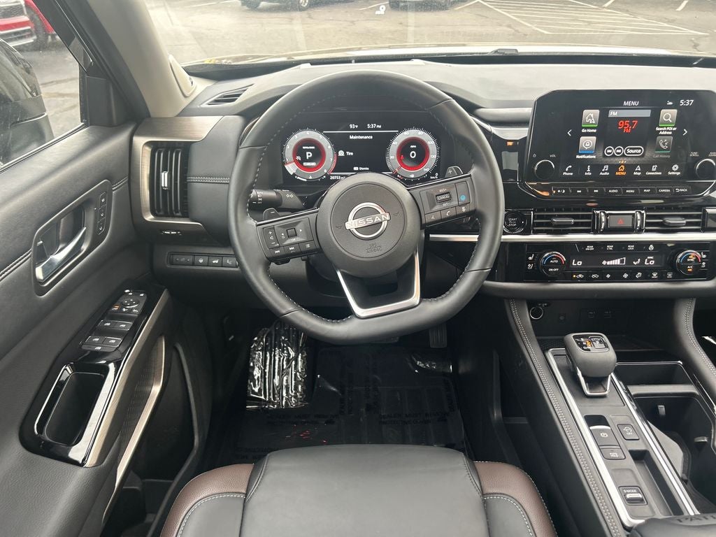 2025 Nissan Pathfinder Platinum