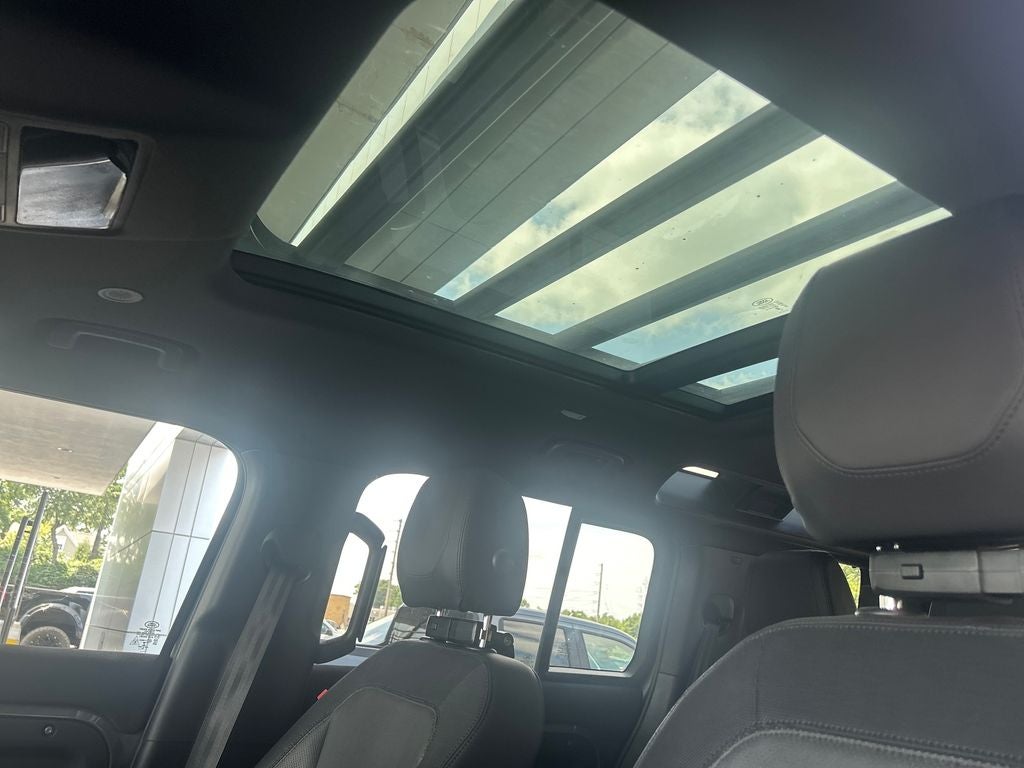 2023 Land Rover Defender 110 X-Dynamic SE