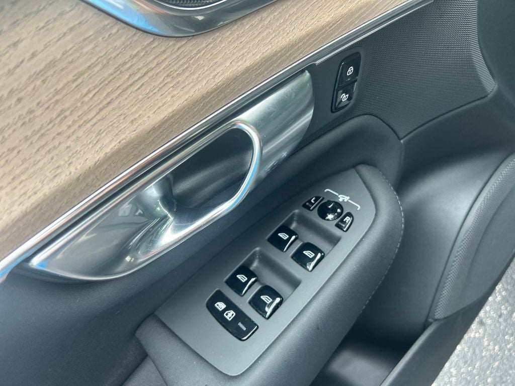 2025 Volvo XC90 B5 Plus 2025.5