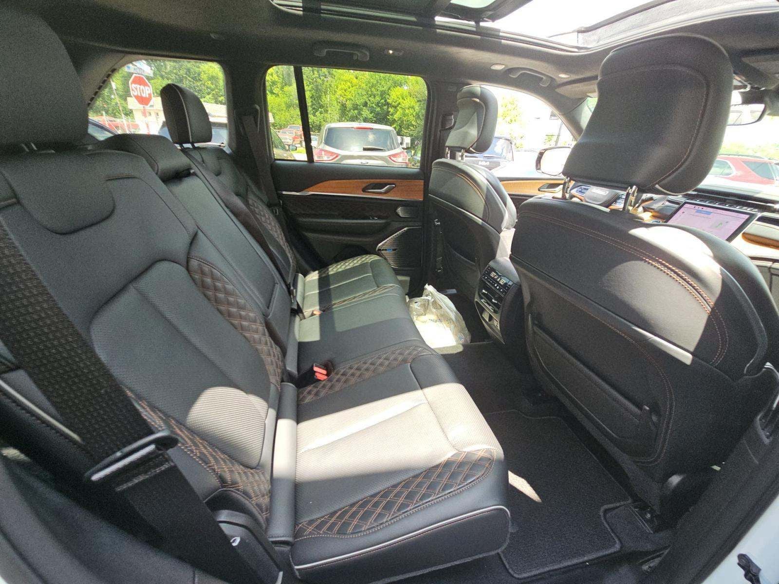 2022 Jeep Grand Cherokee Summit Reserve