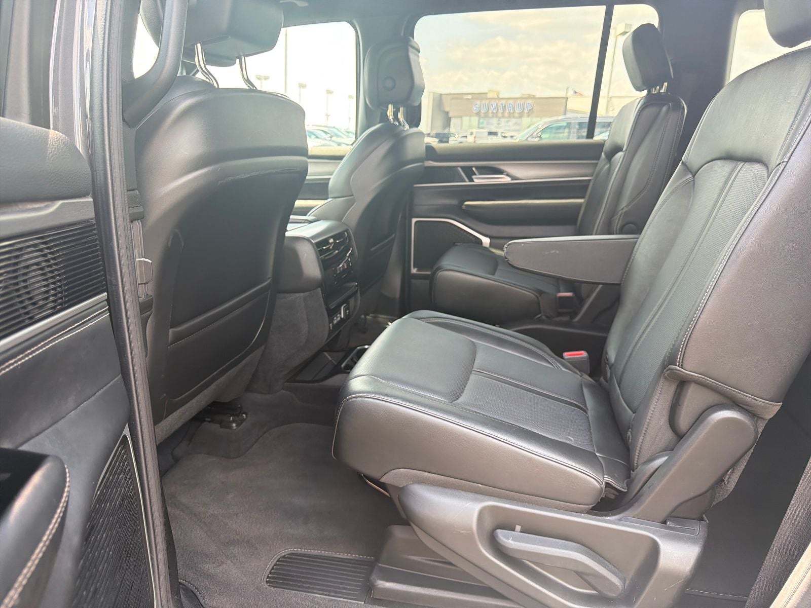 2025 Jeep Wagoneer Series II 4X2