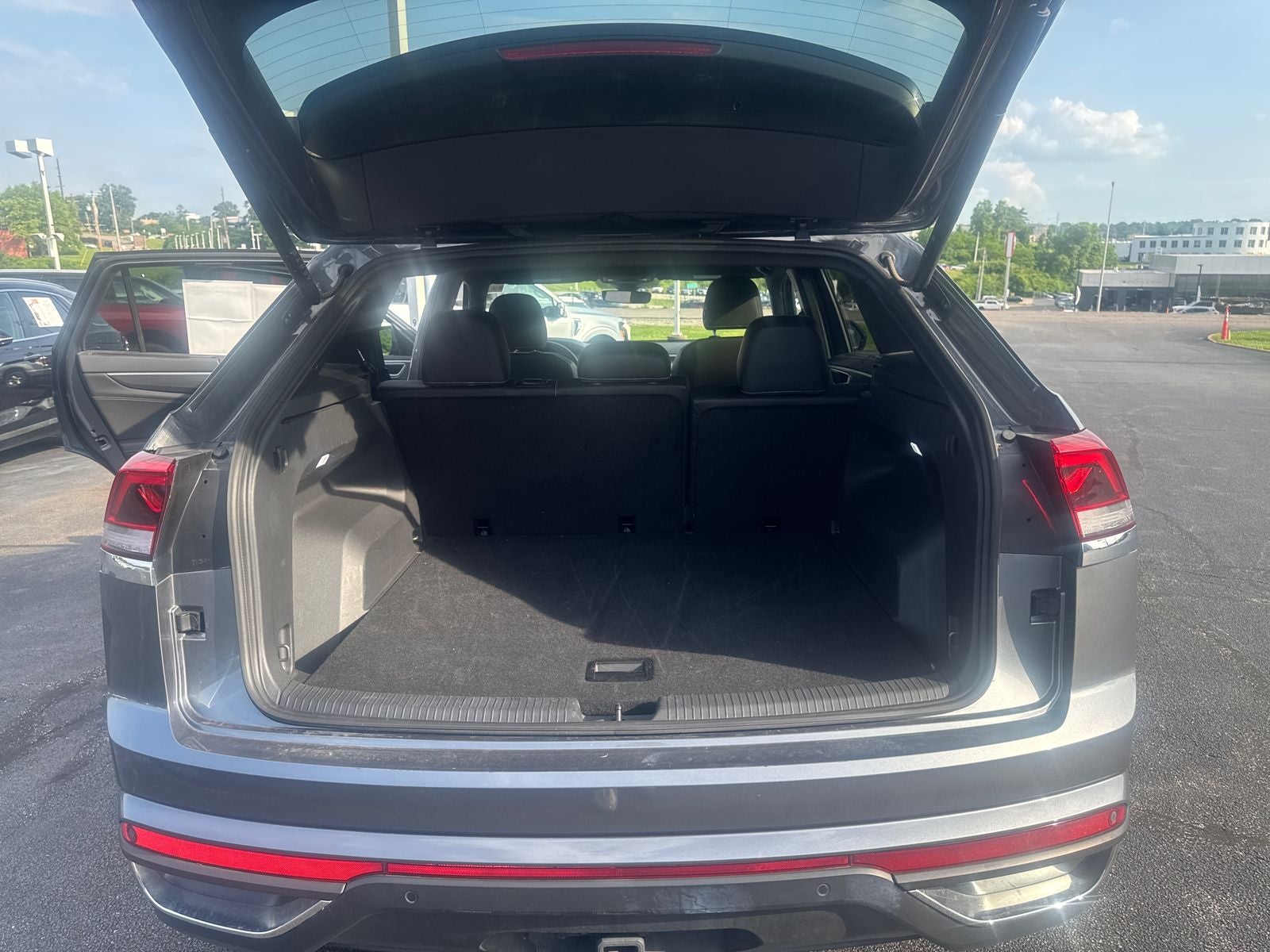 2025 Volkswagen Atlas Cross Sport 2.0T SE w/Technology