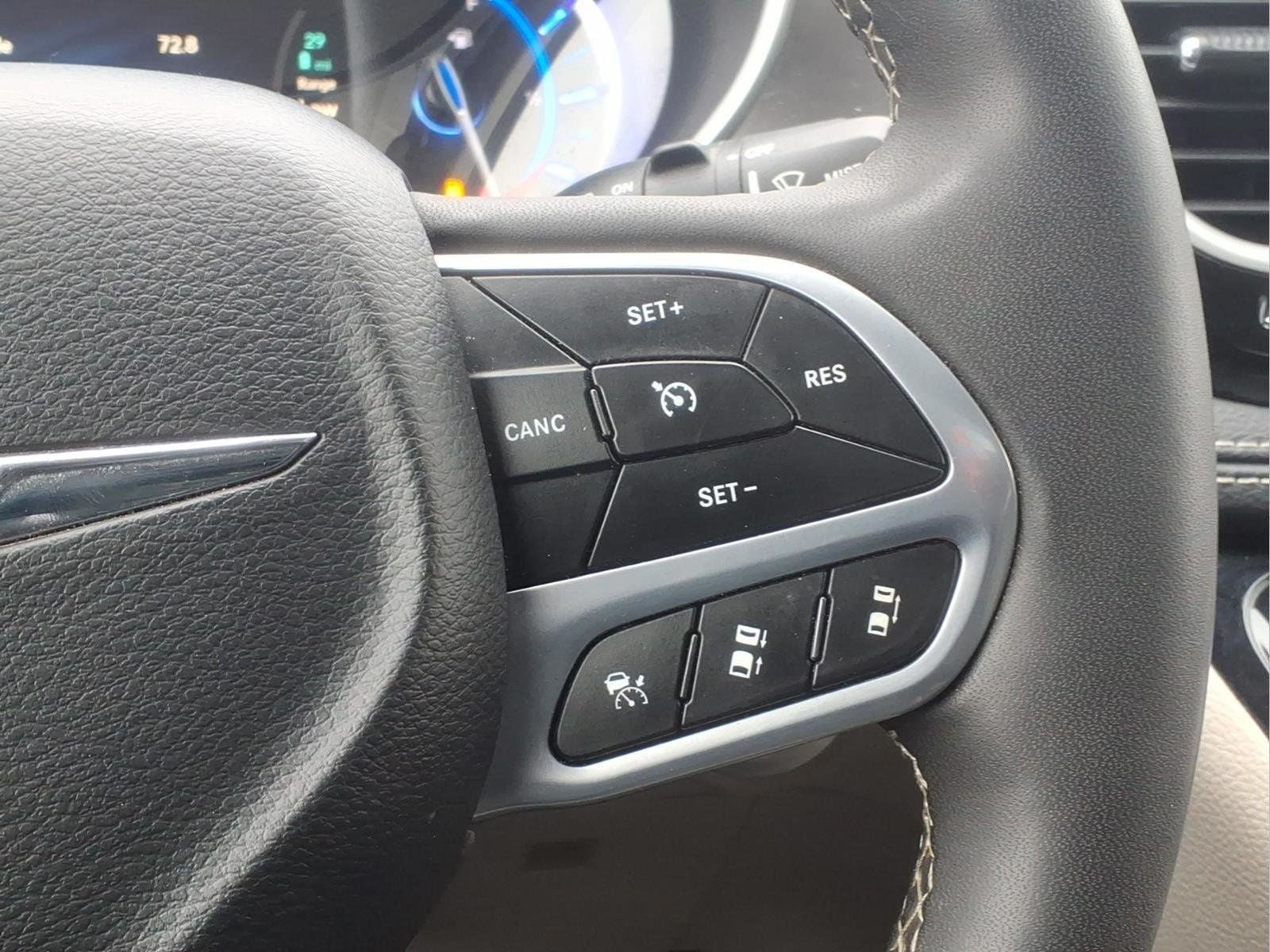 2024 Chrysler Pacifica Hybrid Select