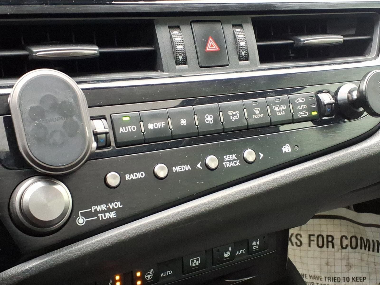 2022 Lexus ES 300h Luxury