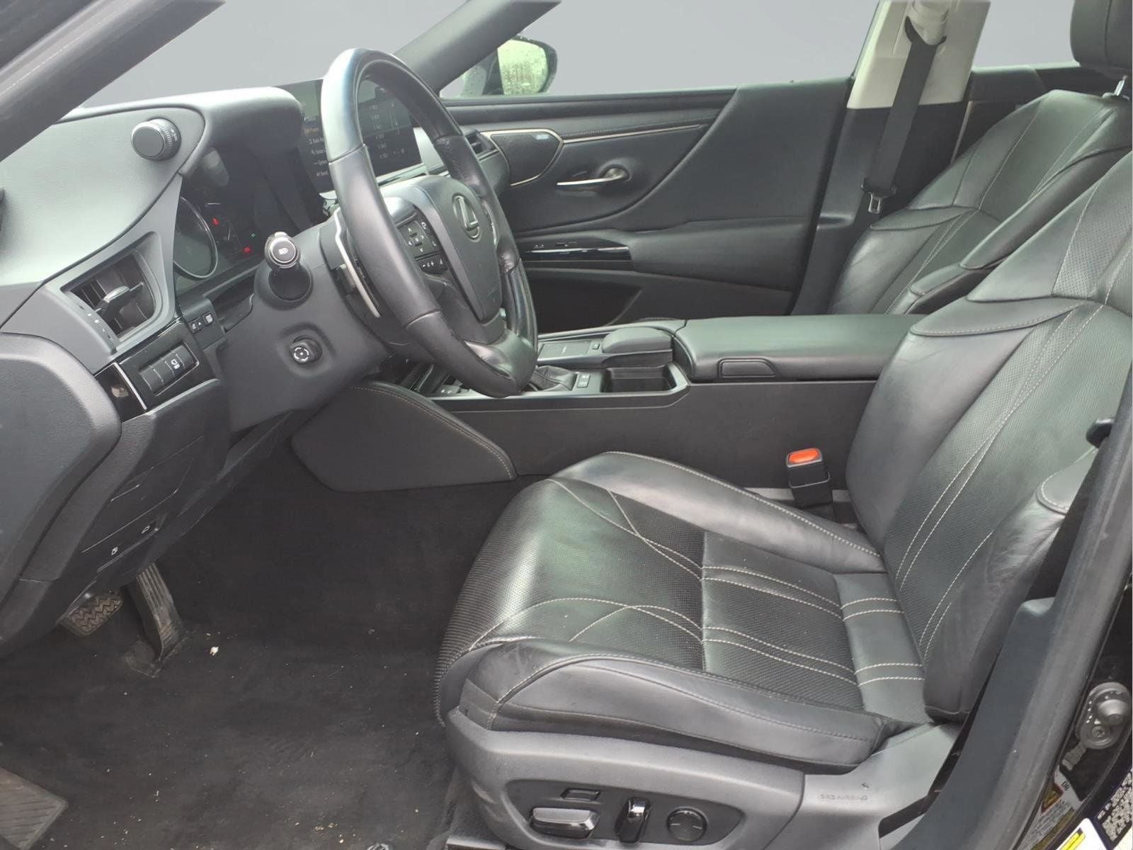 2022 Lexus ES 300h Luxury