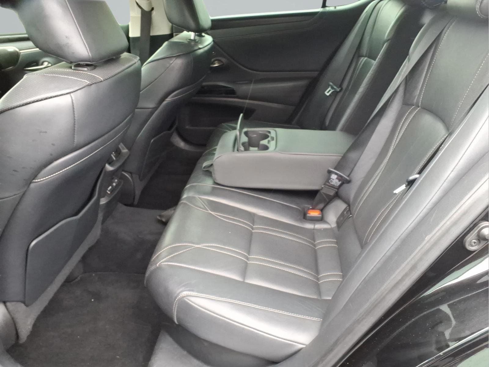 2022 Lexus ES 300h Luxury