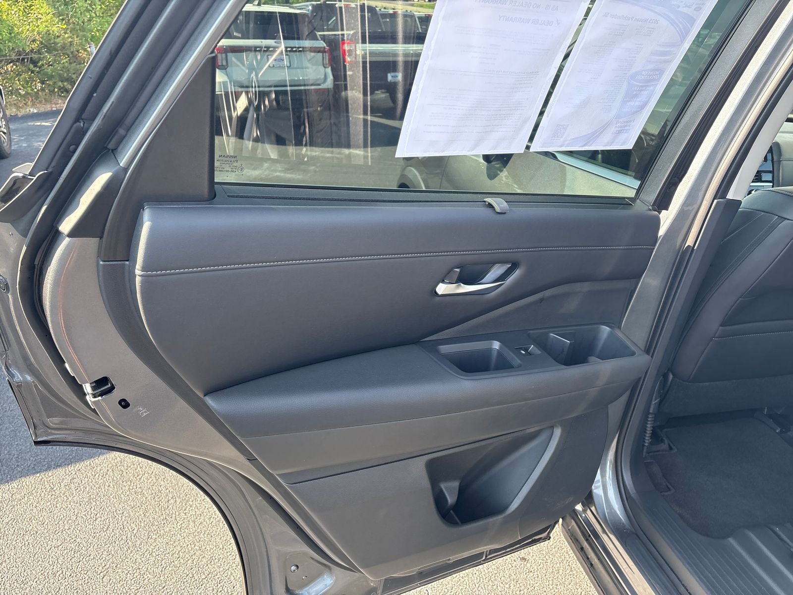 2025 Nissan Pathfinder SL